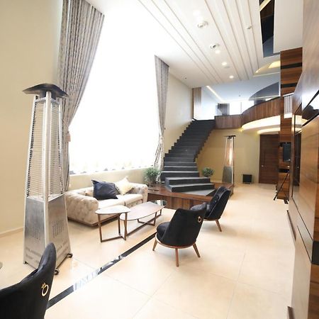 فندق صحارى الخليج Sahara Gulf Hotel Apartments アンマン エクステリア 写真