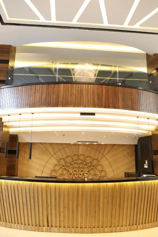 فندق صحارى الخليج Sahara Gulf Hotel Apartments アンマン エクステリア 写真