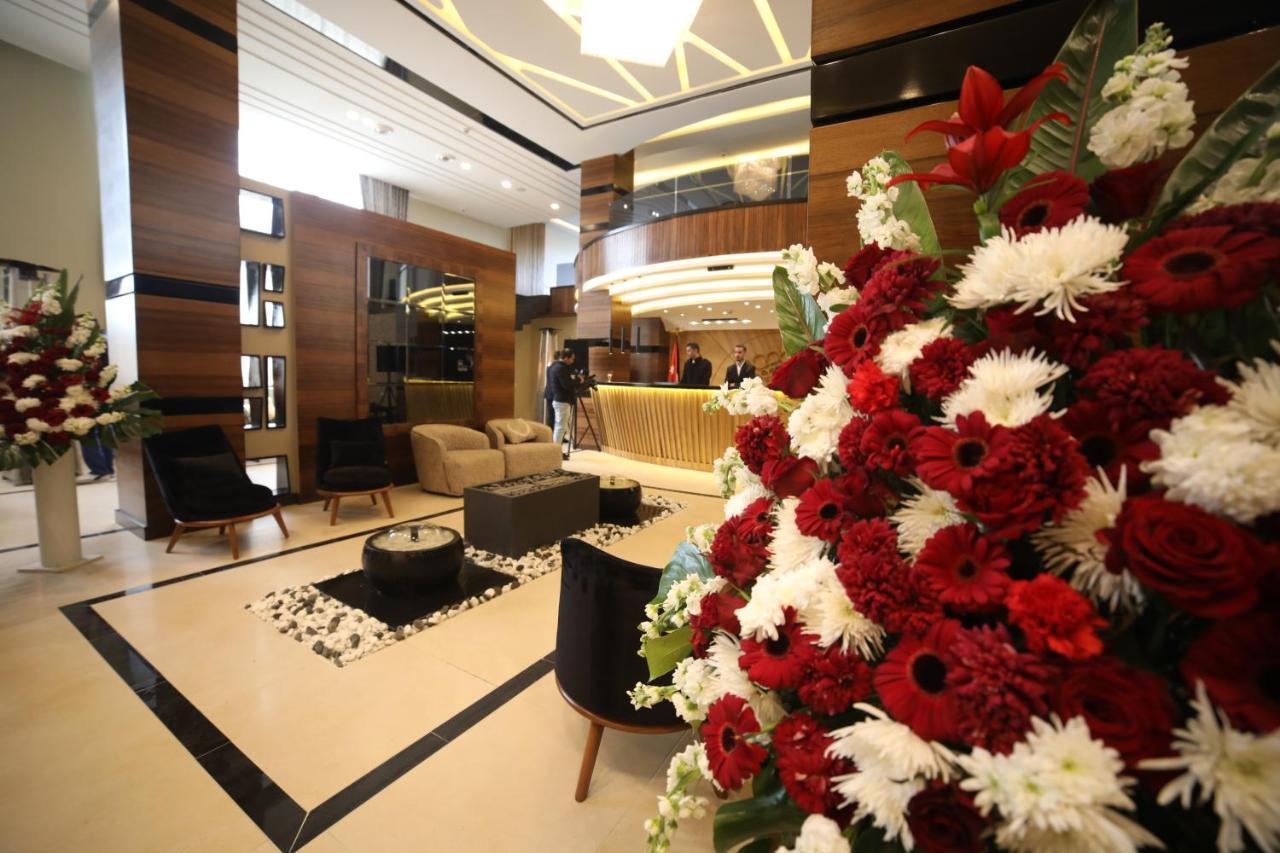 فندق صحارى الخليج Sahara Gulf Hotel Apartments アンマン エクステリア 写真