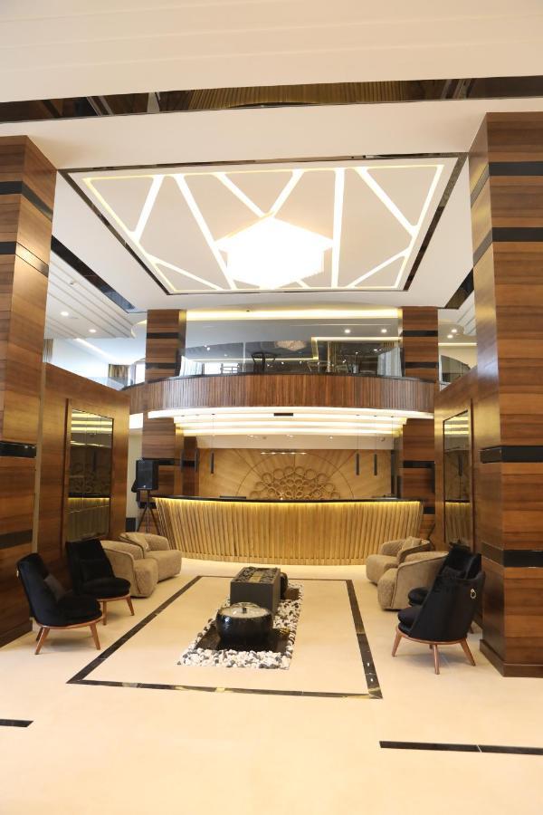 فندق صحارى الخليج Sahara Gulf Hotel Apartments アンマン エクステリア 写真