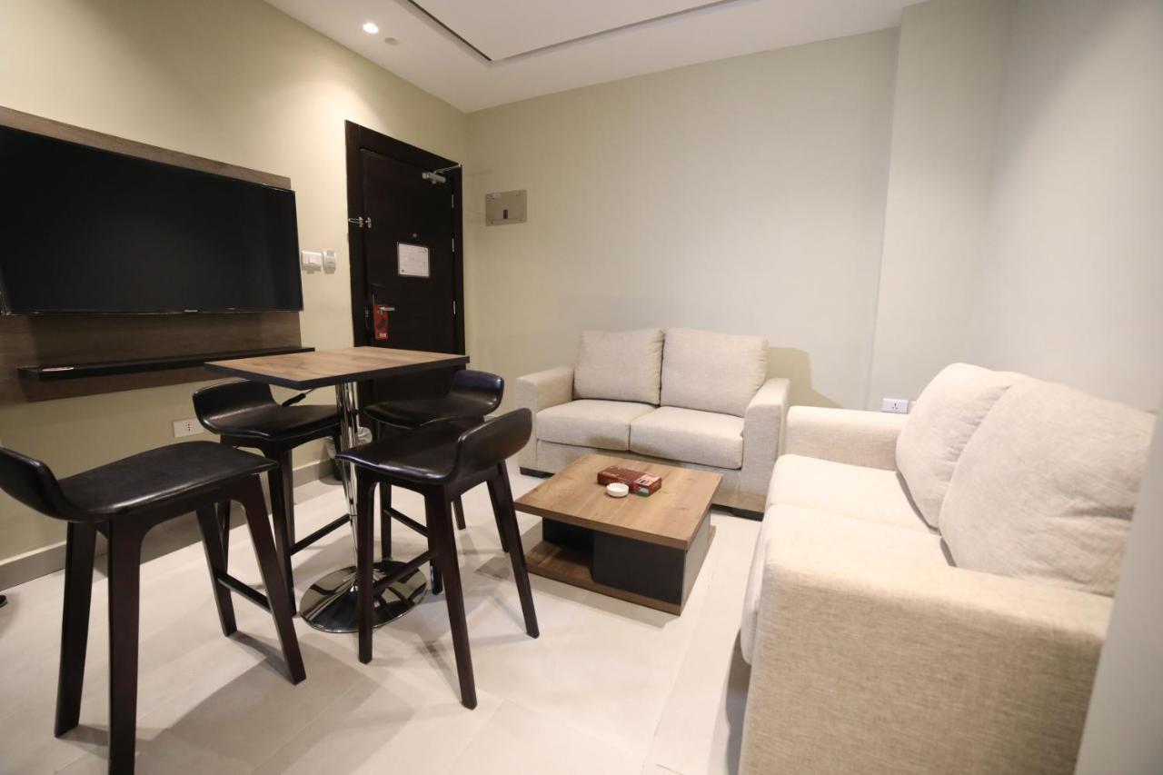 فندق صحارى الخليج Sahara Gulf Hotel Apartments アンマン エクステリア 写真