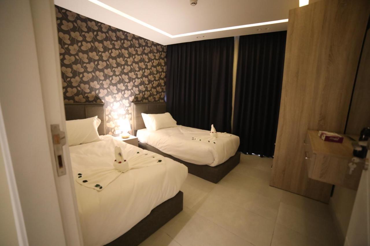 فندق صحارى الخليج Sahara Gulf Hotel Apartments アンマン エクステリア 写真