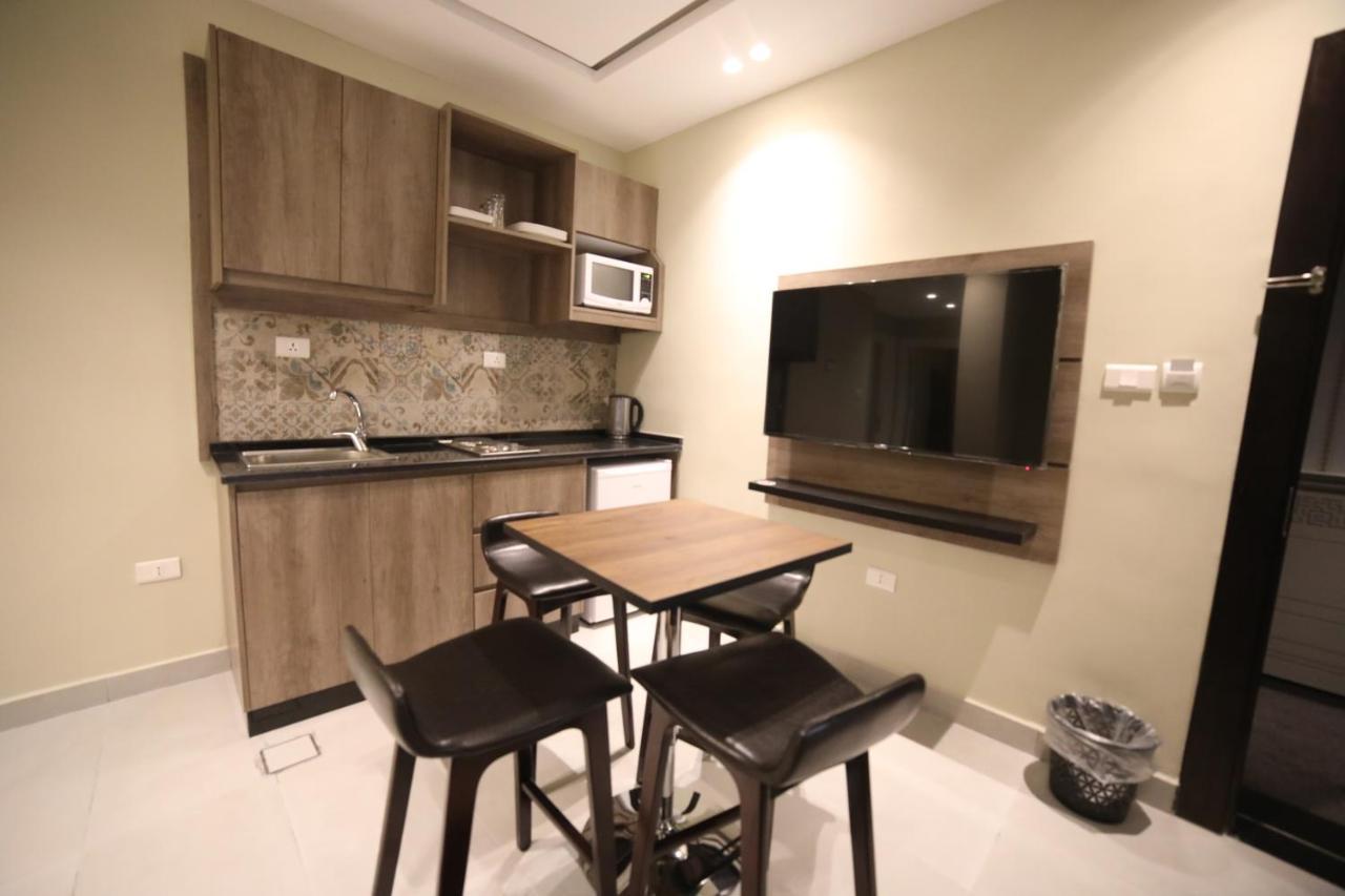 فندق صحارى الخليج Sahara Gulf Hotel Apartments アンマン エクステリア 写真