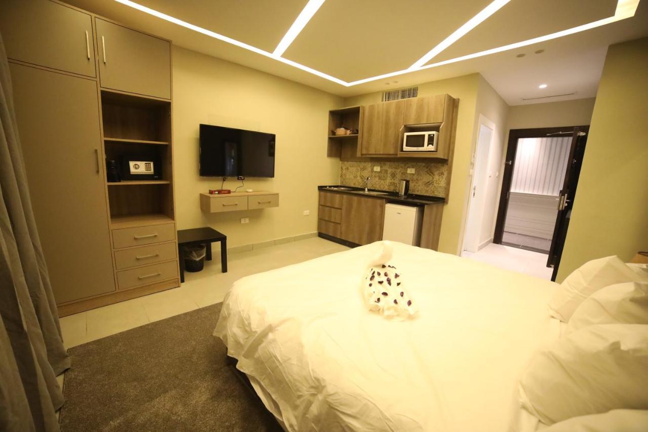 فندق صحارى الخليج Sahara Gulf Hotel Apartments アンマン エクステリア 写真