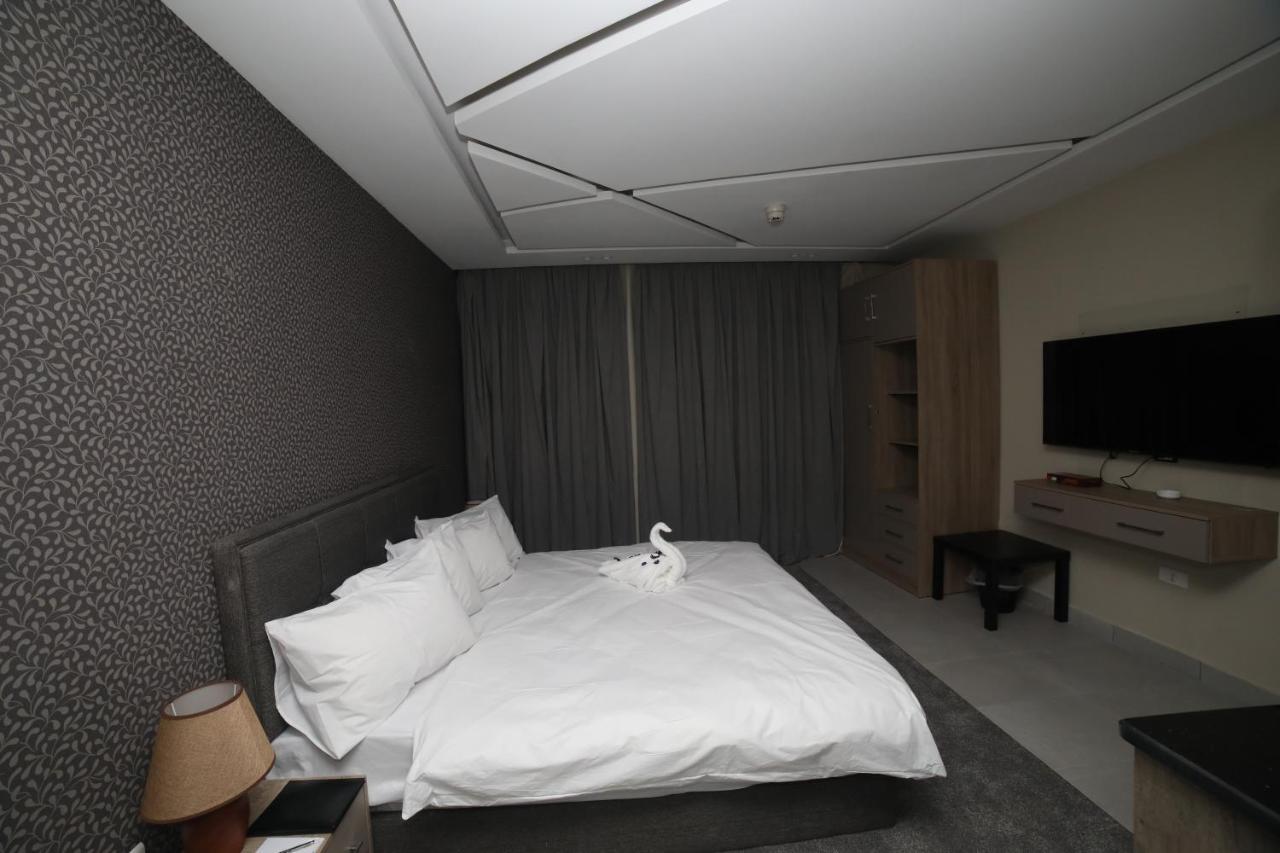 فندق صحارى الخليج Sahara Gulf Hotel Apartments アンマン エクステリア 写真