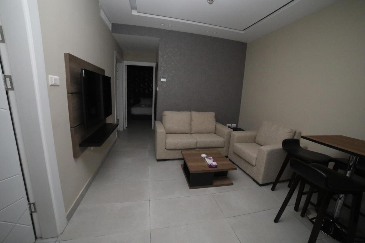 فندق صحارى الخليج Sahara Gulf Hotel Apartments アンマン エクステリア 写真